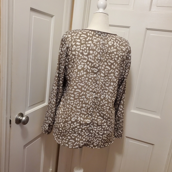 Apt. 9 Beige & White Animal Print Blouse Size XL - Picture 4 of 9